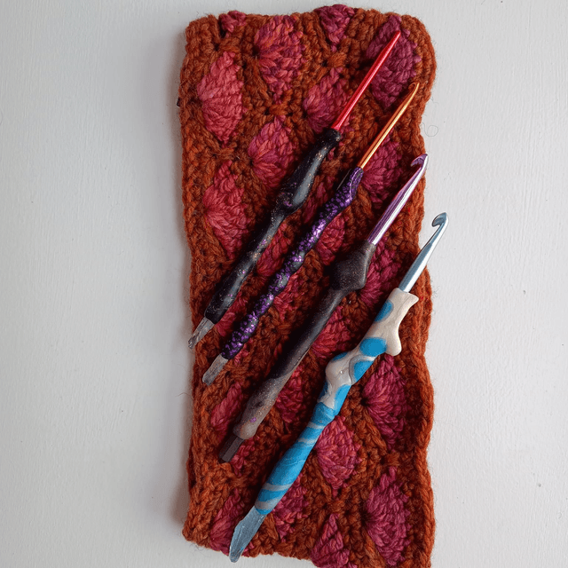 Crystal wand crochet hook