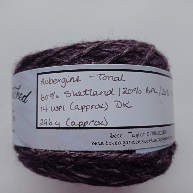 Hand dyed, hand spun Shetland/BFL/Mint fibre - Aubergine tonal