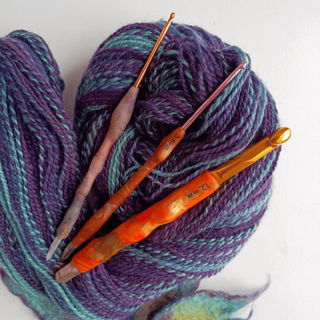 Crystal wand crochet hook
