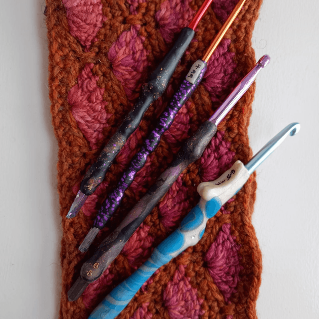 Crystal wand crochet hook
